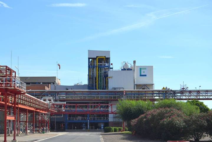 Incendi de matinada en una química de la Canonja