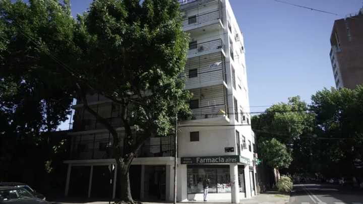 Un hombre de 78 años apareció muerto en La Paz al 700 y detuvieron a su pareja de 36