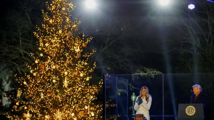 Trump y Melania Encienden el Árbol de Navidad 2025 de la Casa Blanca