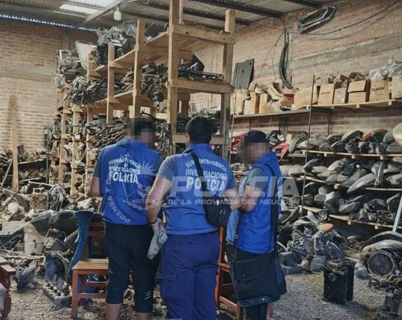 Secuestran autopartes con pedido de captura en un allanamiento en Plottier