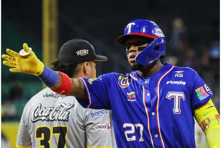 Expulsan a Ronald Acuña Jr. por primera vez en su carrera en la LVBP o la MLB y el público le acompaña fuera del estadio