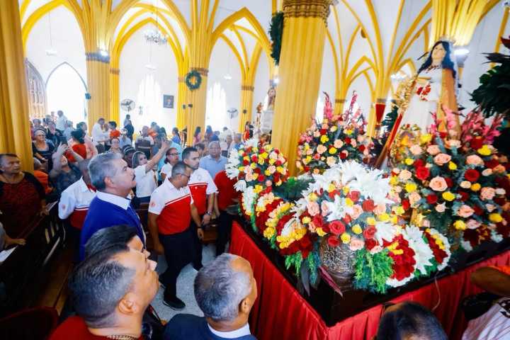 Gobernador Luis Caldera acompañó la eucaristía solemne en honor a Santa Lucía