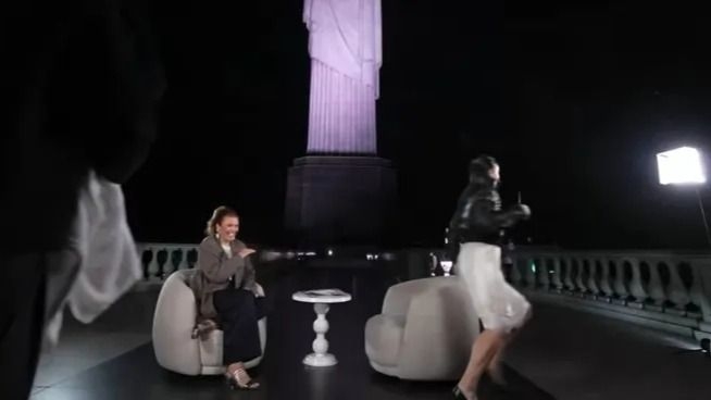 El susto de Rosalía por una cucaracha en una entrevista