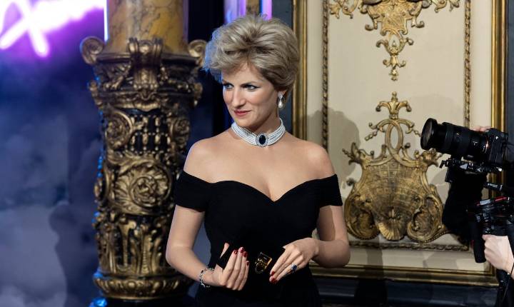 FOTOS: Lady Di regresa a París con su icónico "vestido de la venganza"