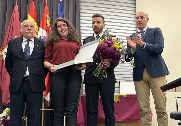 León homenajea a los voluntarios de Protección Civil y a la Unidad de Atención a la Familia