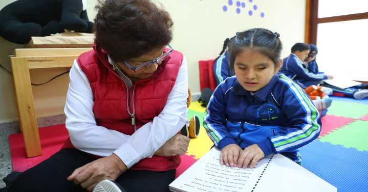 Ministerio de Educación presenta la primera biblioteca infantil para estudiantes con discapacidad visual