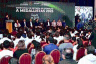 Gallardo entrega estímulos económicos a deportistas potosinos por medallas en 2025