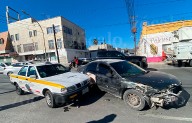 Conductora se pasa el alto y ocasiona accidente con daños y tráfico intenso en la Zona Centro