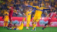 Ex árbitros reclaman penal a favor de Tigres en la Final de Ida contra Toluca