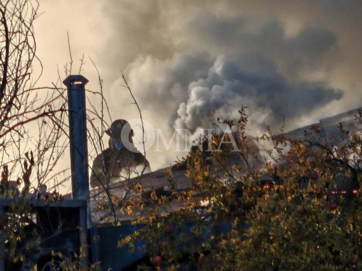 Incendio consume vivienda en San Felipe; adulto mayor resulta con quemaduras leves