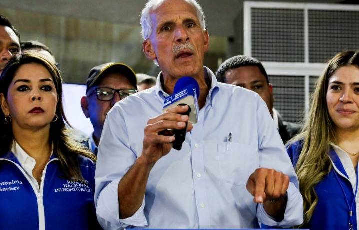 Salvador Nasralla lidera el recuento preliminar en Honduras