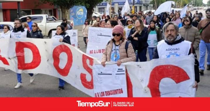 Conflicto docente "Marcha de la bronca" de ADOSAC por los descuentos