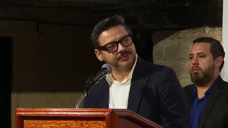 Reconoce Adrián López Ortiz labor de periodistas de a pie al recibir el Premio Nacional de Periodismo