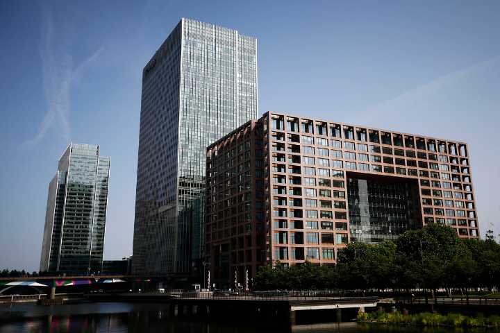 Deutsche Bank moves into Revolut-branded Canary Wharf tower