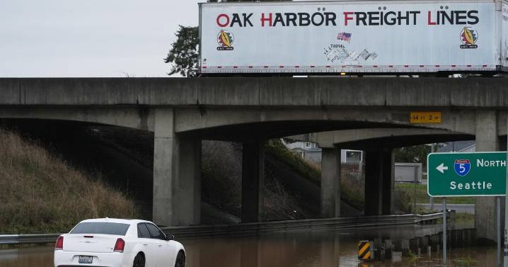 Severe flooding in Pacific Northwest triggers rescues and road closures: "Lives will be at stake in the coming days"