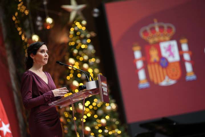 Ayuso llama a celebrar “cada día” la Constitución y pide a las nuevas generaciones que la defiendan