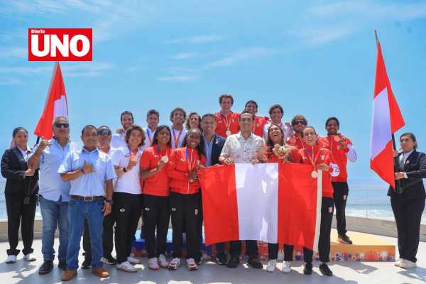 Jerí condecora a surfistas peruanos y respalda labor de bomberos voluntarios
