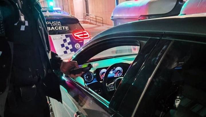 Sorprenden a un conductor bajo los efectos del alcohol