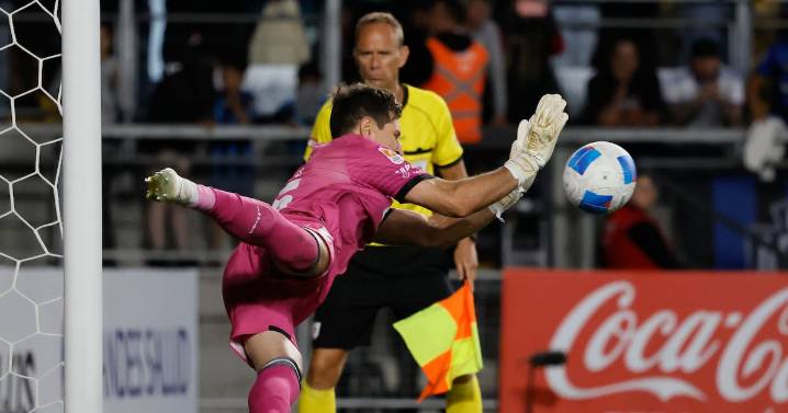 ¿Estaba adelantado Odriozola? El polémico penal con el que Huachipato se coronó campeón de la Copa Chile ante Limache