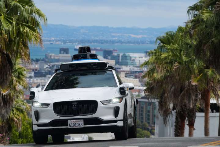 San Francisco woman gives birth in a Waymo self