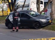 Autoridades investigan extraña muerte de una mujer y un bebé en un carro tras choque en Bogotá