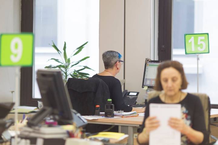 Gobierno y sindicatos centran en los funcionarios de rango intermedio la negociación sobre reclasificación de categorías