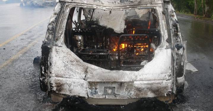 Explosión de coche bomba deja 2 muertos y 7 heridos en en Coahuayana