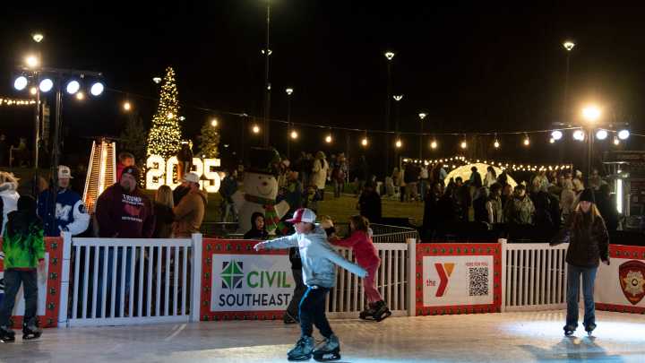 Prattville's new Spillway Park opens with Christmas event