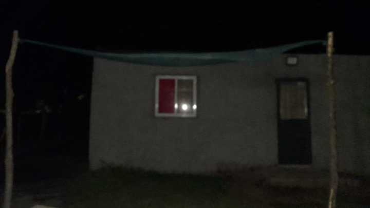 "No puedo brindarle a mi hija una vivienda digna por no tener luz": vecina denuncia falta de acceso al servicio