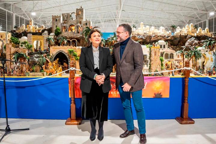 Torremolinos inaugura su belén municipal en el Centro de Desarrollo Comunitario Isabel Manoja