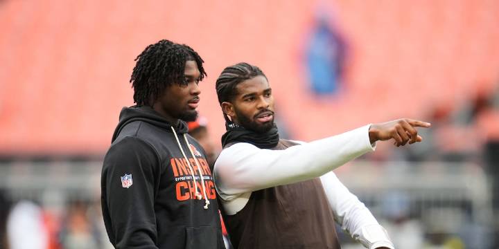 Browns host Titans in chilly Cleveland