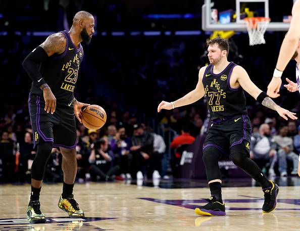 LeBron James' 1,297-game double-digit scoring streak ends