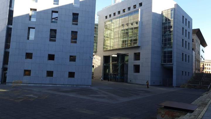 Condenado a 15 años de prisión un profesor asturiano por agredir sexualmente a tres alumnas