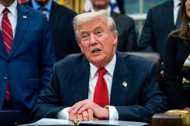 Trump sostiene que acciones en Venezuela van mucho más allá de una campaña contra Maduro