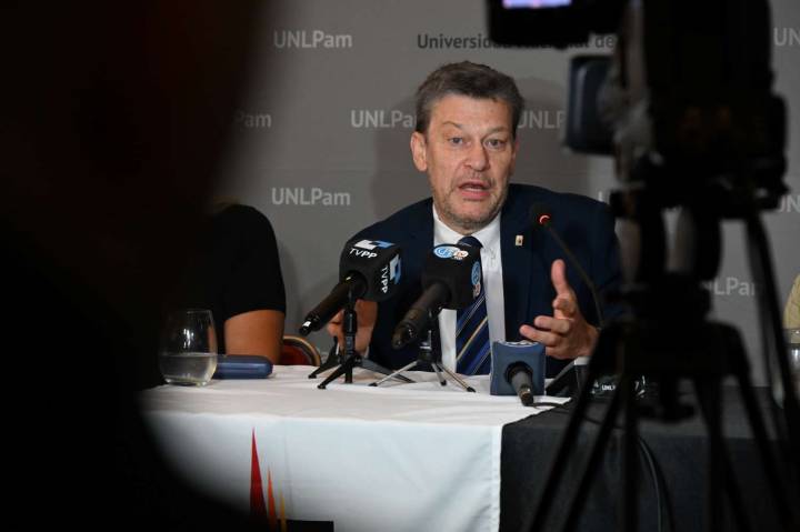 El rector Oscar Alpa viaja a Alemania para reforzar vínculos universitarios