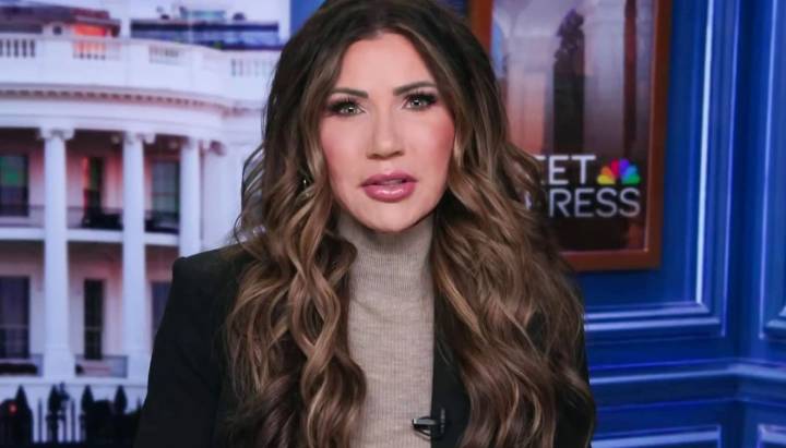 Kristi Noem propone “prohibición total de viaje” a países que “inundan” EE.UU. de criminales