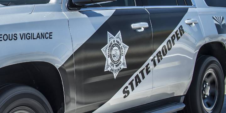 Suspect killed after pursuit, shootout with troopers near Holbrook