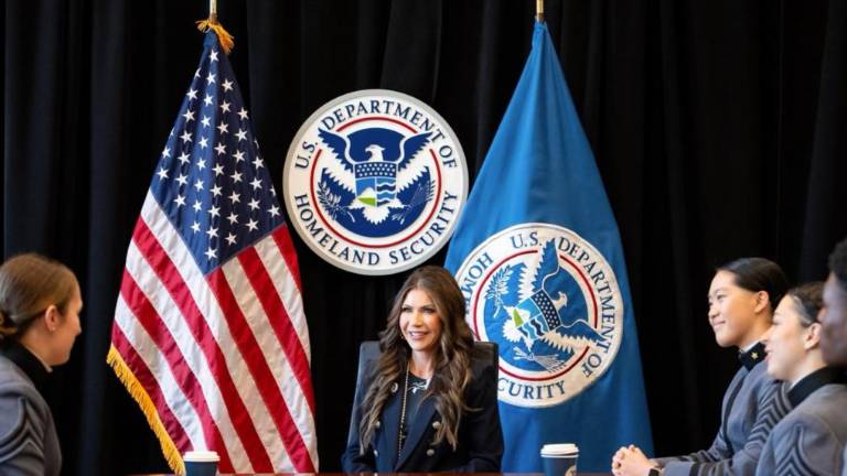 Cárteles mexicanos dañan intereses de Estados Unidos, acusa Kristi Noem