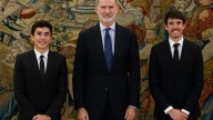 El rey Felipe VI recibe a Marc y Álex Márquez en Zarzuela