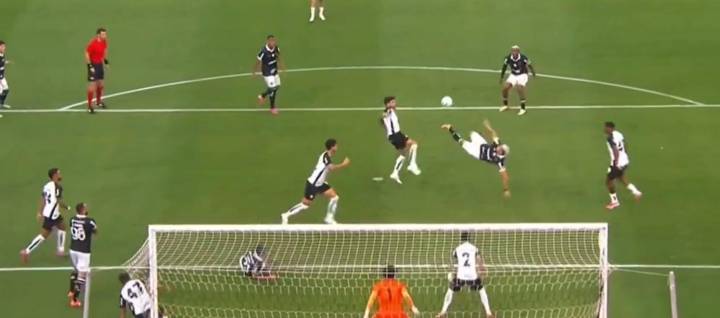 Golazo de Jordan Barrera en el empate de Botafogo ante Corinthians