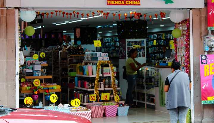 A falta de control, todavía proliferan las tiendas chinas