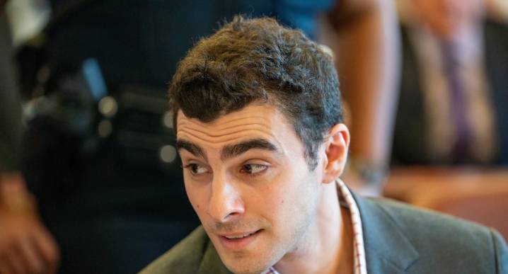 Luigi Mangione busca excluir pruebas en su juicio por asesinato del CEO de UnitedHealthcare