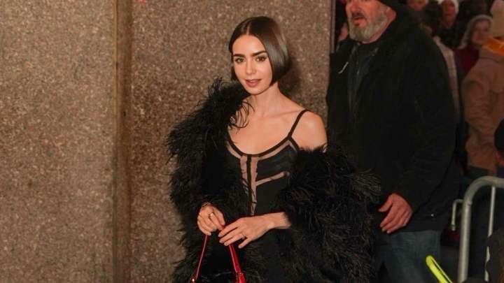 Lily Collins en Nueva York: el vestido transparente que anticipa el estreno más esperado de 'Emily in Paris'