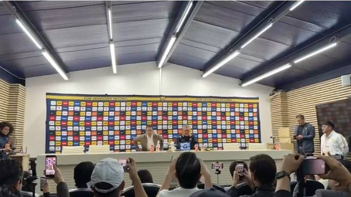 Antonio Sancho respalda a Efraín Juárez en presentación con Pumas