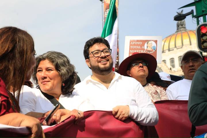Naucalpan presente en la marcha al Zócalo para festejar los 7 años de la 4T