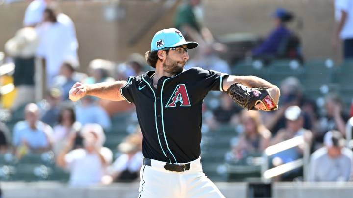 Braves Stare Major Offseason Crisis as Cubs Close In on Stealing 30