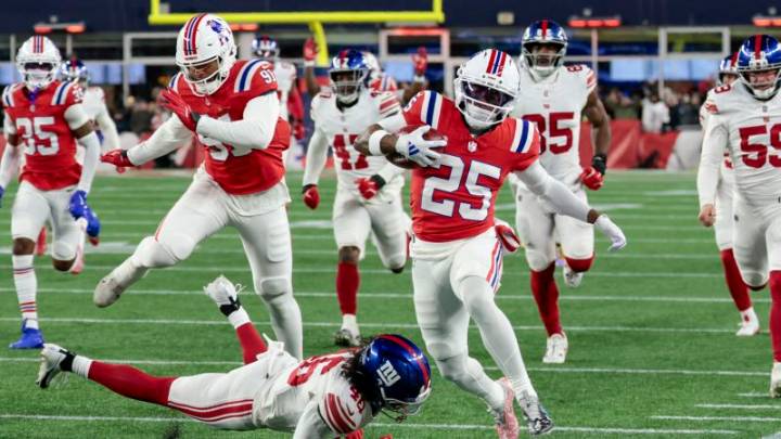 New England Patriots down New York Giants to extend NFL