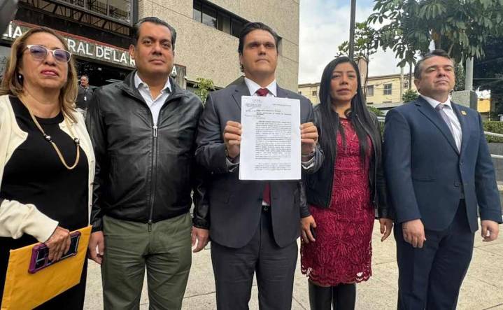 Presentan denuncia contra Cabeza de Vaca