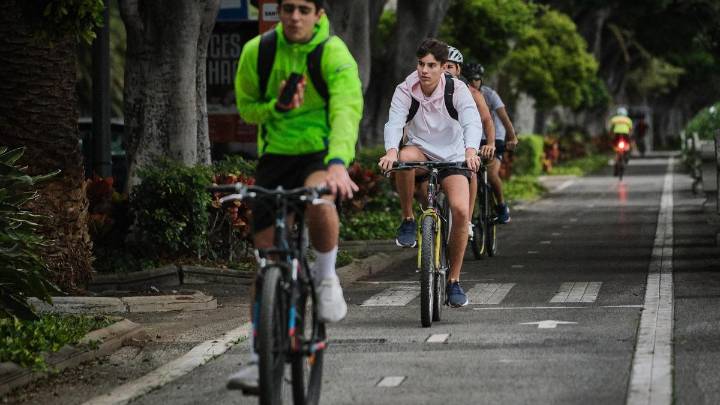 La Guardia Civil empieza a vigilar a los canarios que tengan bicicletas eléctricas: el papel que deben contratar cuesta desde 20 hasta 150 euros anuales si no quieren ser sancionados