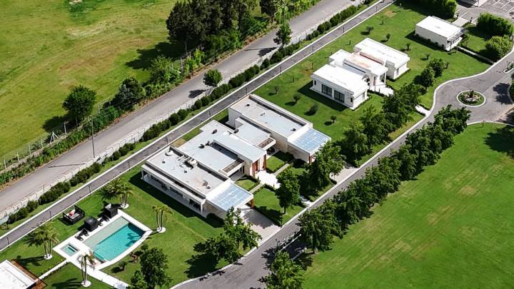 Allanan domicilios vinculados a los presuntos testaferros de la mansión en Pilar…